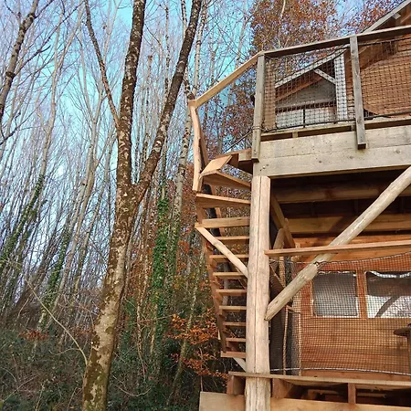 Les Hebergements Insolites De Quenecan Lodge