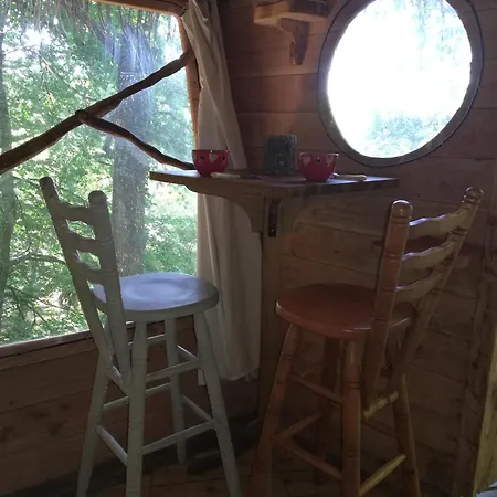 Les Hebergements Insolites De Quenecan Lodge *