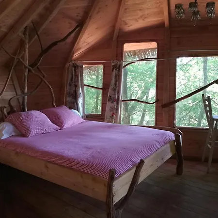 Lodge Les Hebergements Insolites De Quenecan *