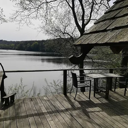 Lodge Les Hebergements Insolites De Quenecan Perret (Morbihan)