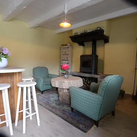 Lodge Les Hebergements Insolites De Quenecan Perret (Morbihan)