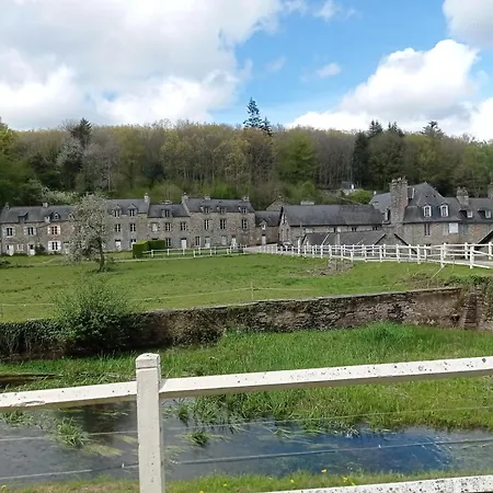Les Hebergements Insolites De Quenecan Lodge *